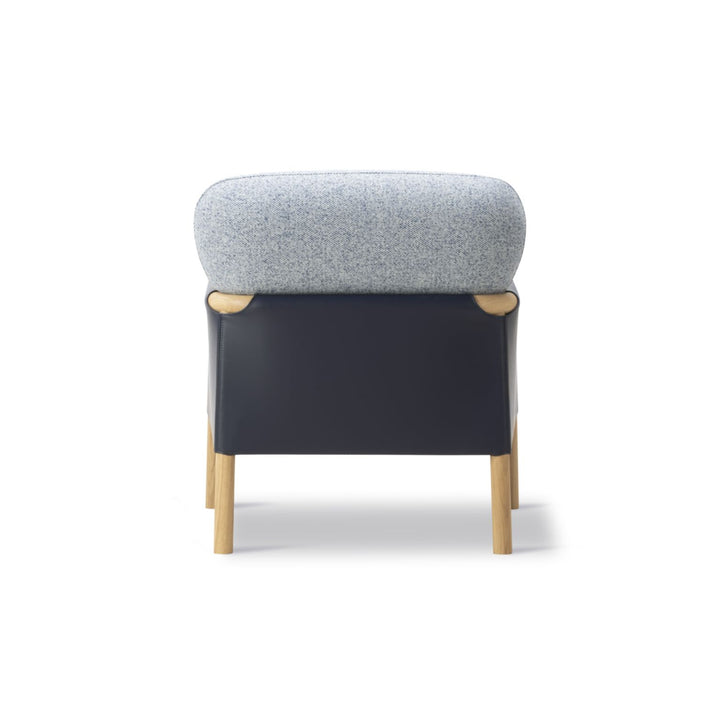 Fredericia Savannah Chair Petit Armchair - Leather spectrum 30137 Adria on back/Vanir 733 on cushions/light oiled oak