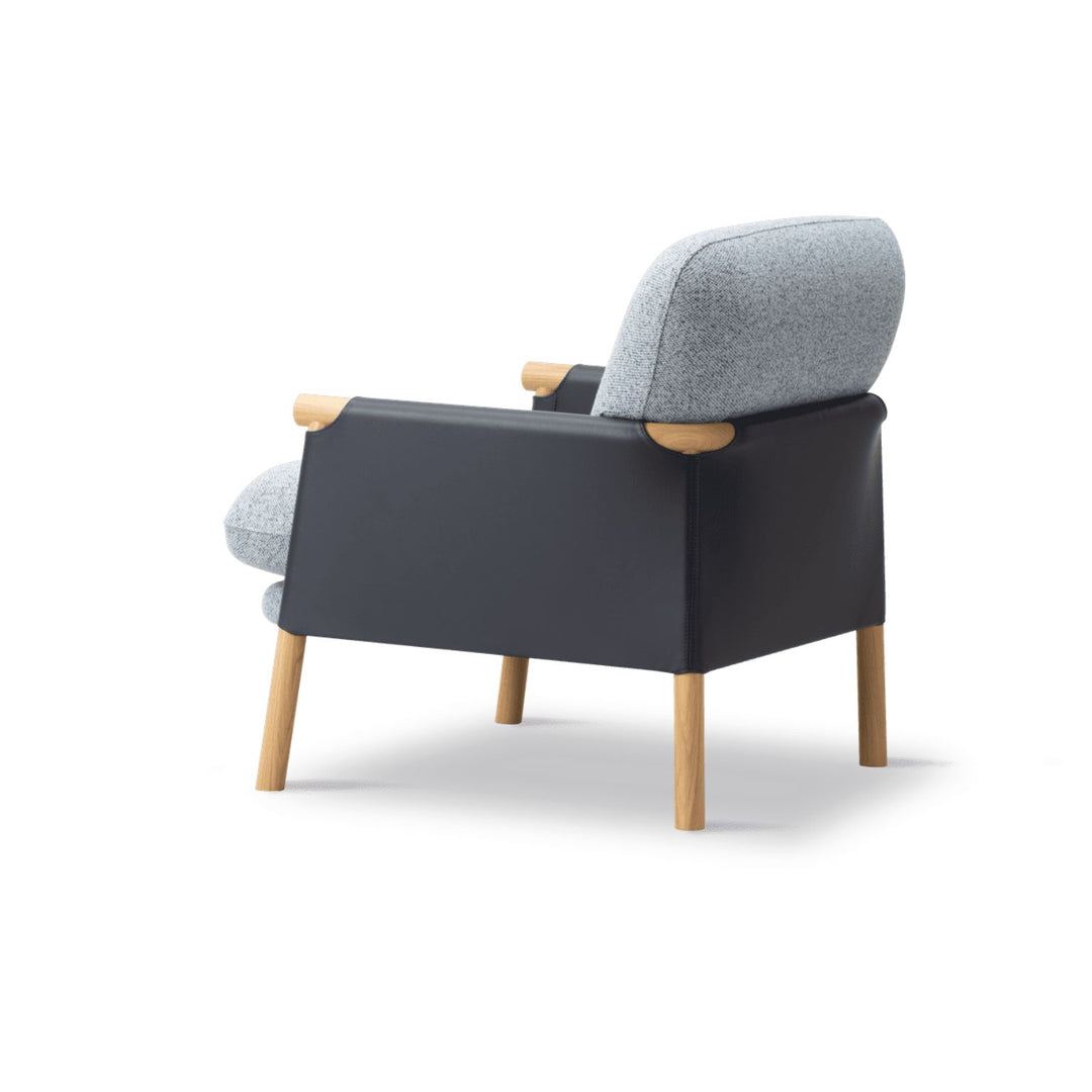 Fredericia Savannah Chair Petit Armchair - Leather spectrum 30137 Adria on back/Vanir 733 on cushions/light oiled oak