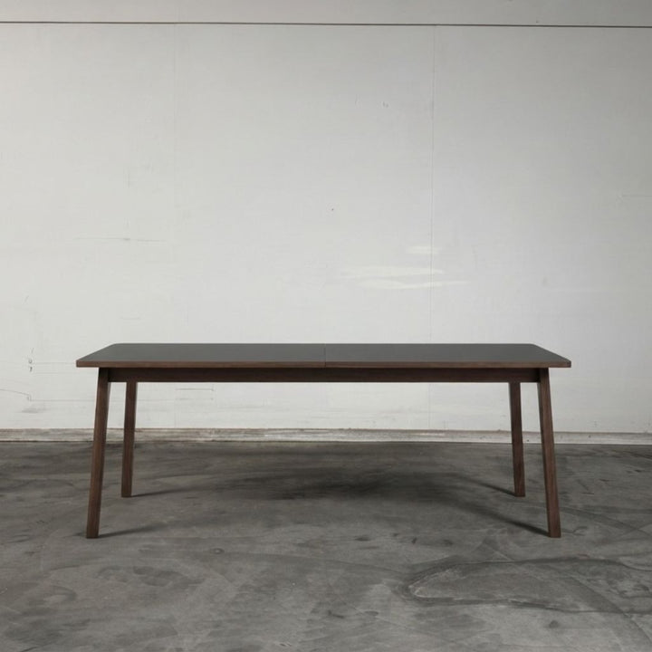 Fredericia Furniture Ana Spisesbord 220/230/95 - Nano Laminate Sort / Røget Eg