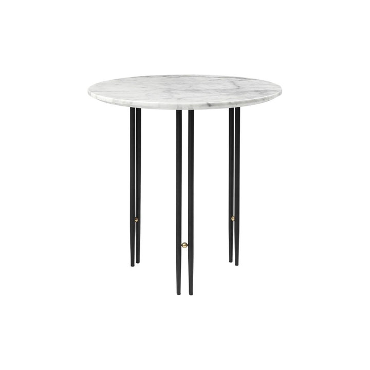 GUBI IOI Side Table Round Ø50, Sort / Hvid Carrara Marmor