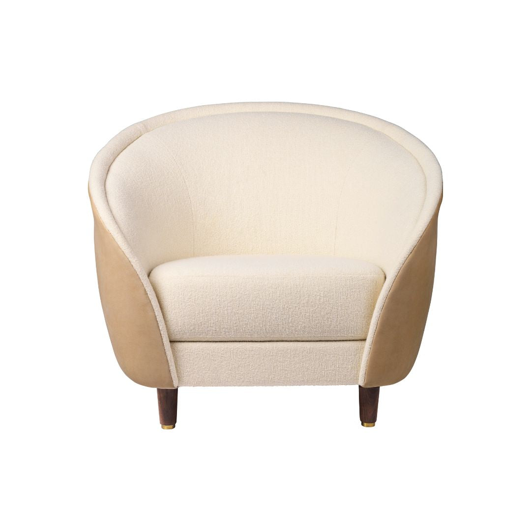 GUBI Revers Lounge Chair, geöltes Walnussholz / Elfenbein / Leder