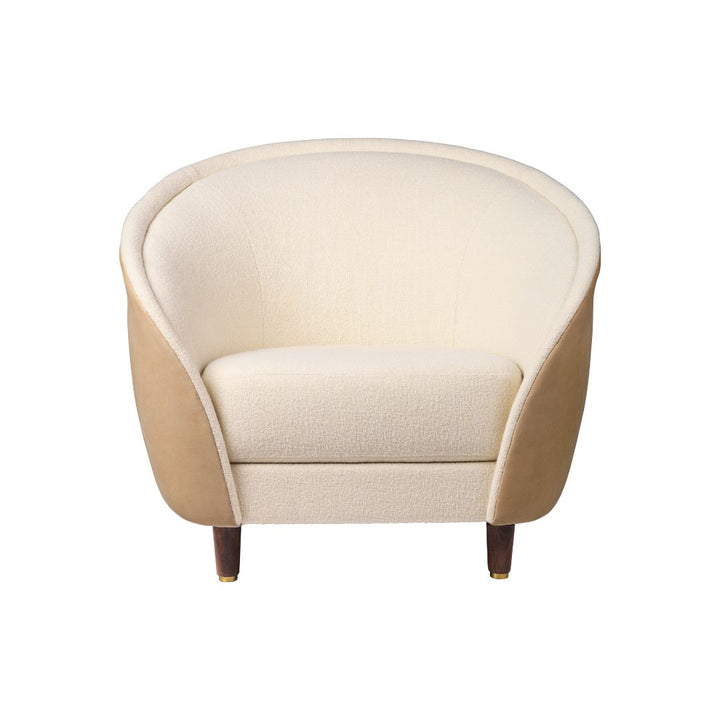 GUBI Revers Lounge Chair, geöltes Walnussholz / Elfenbein / Leder