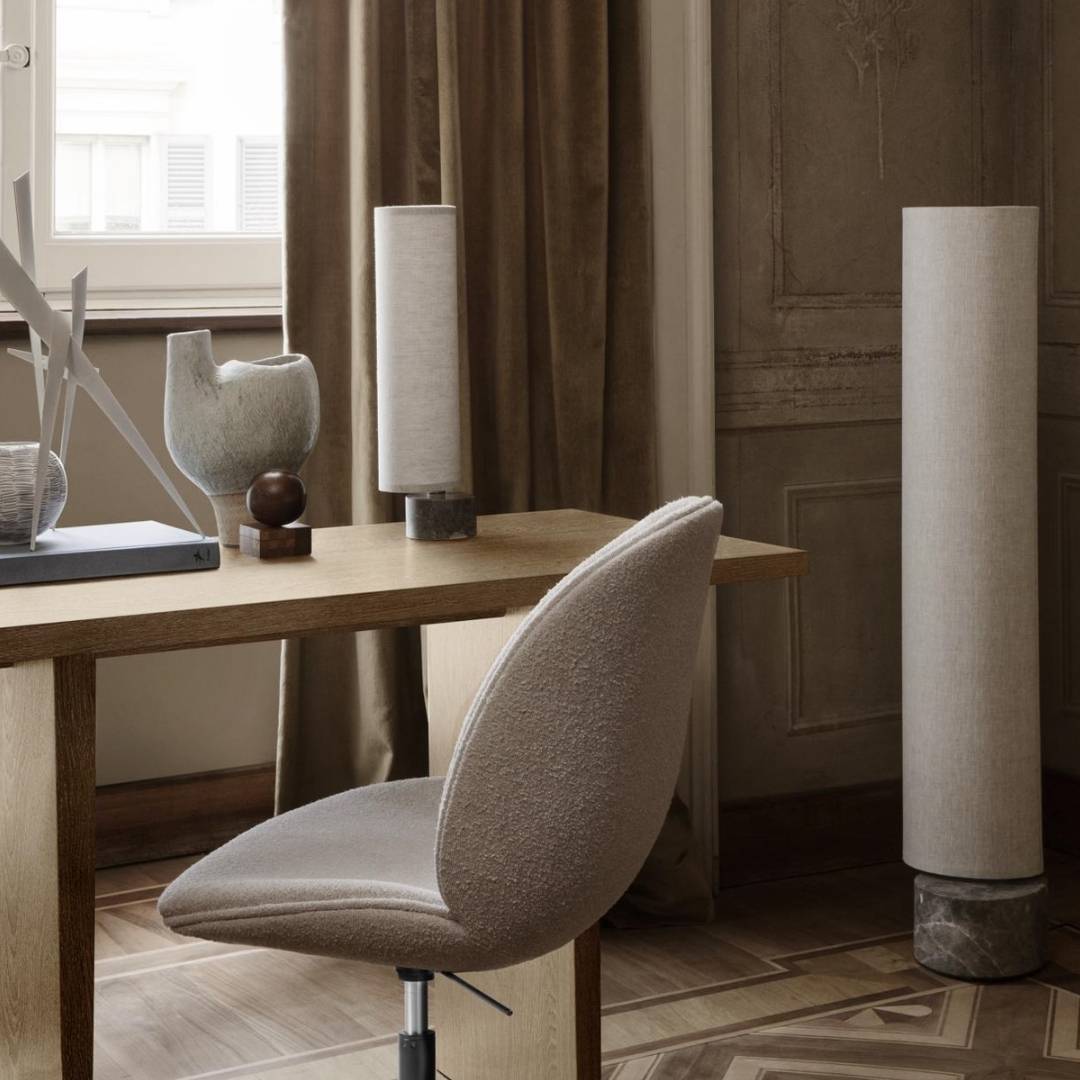 GUBI Beetle Meeting Chair, Schwarz/Grau Remix 906