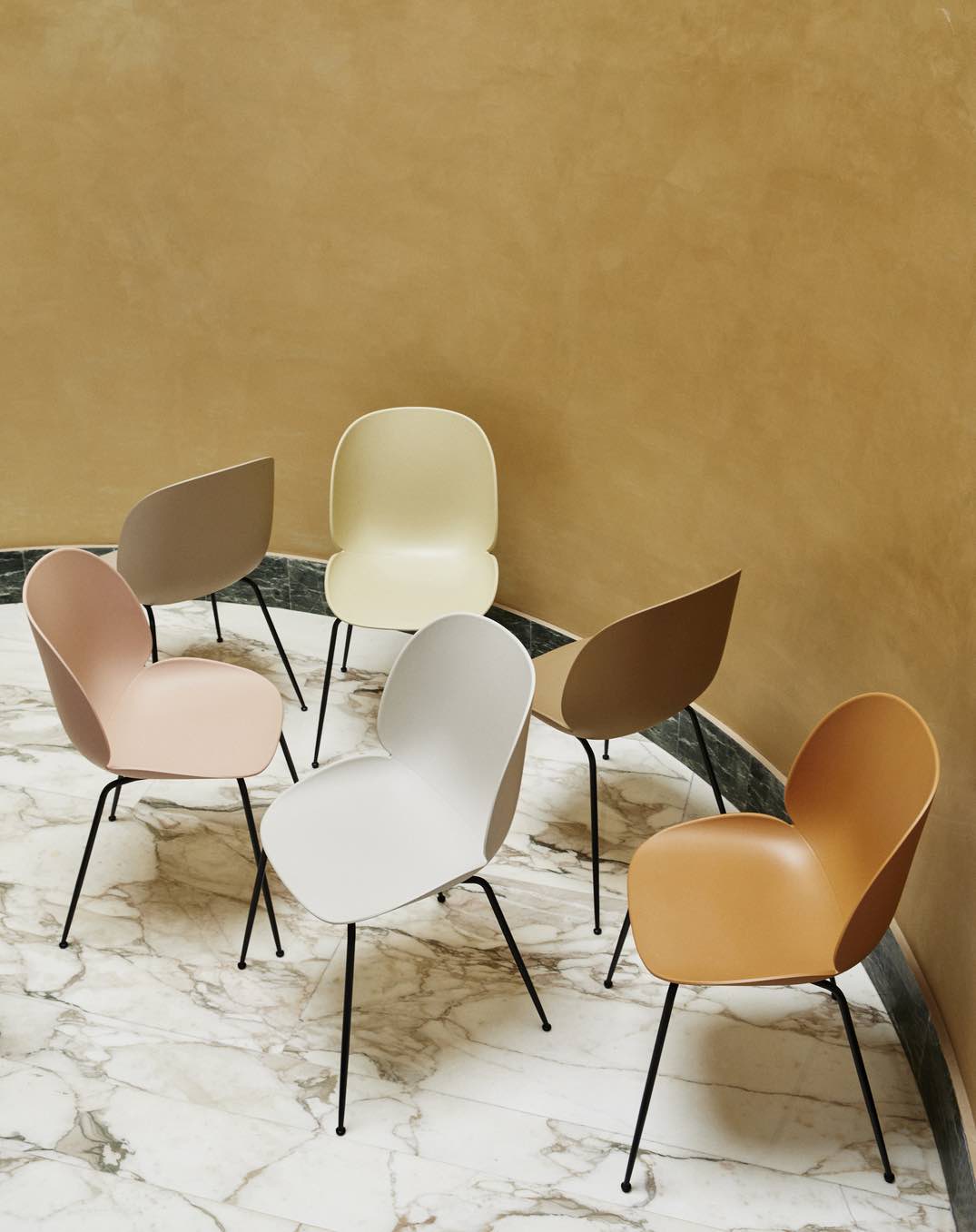 GUBI Beetle Dining Chair Stapelbar, Chrom / Dunkelgrün