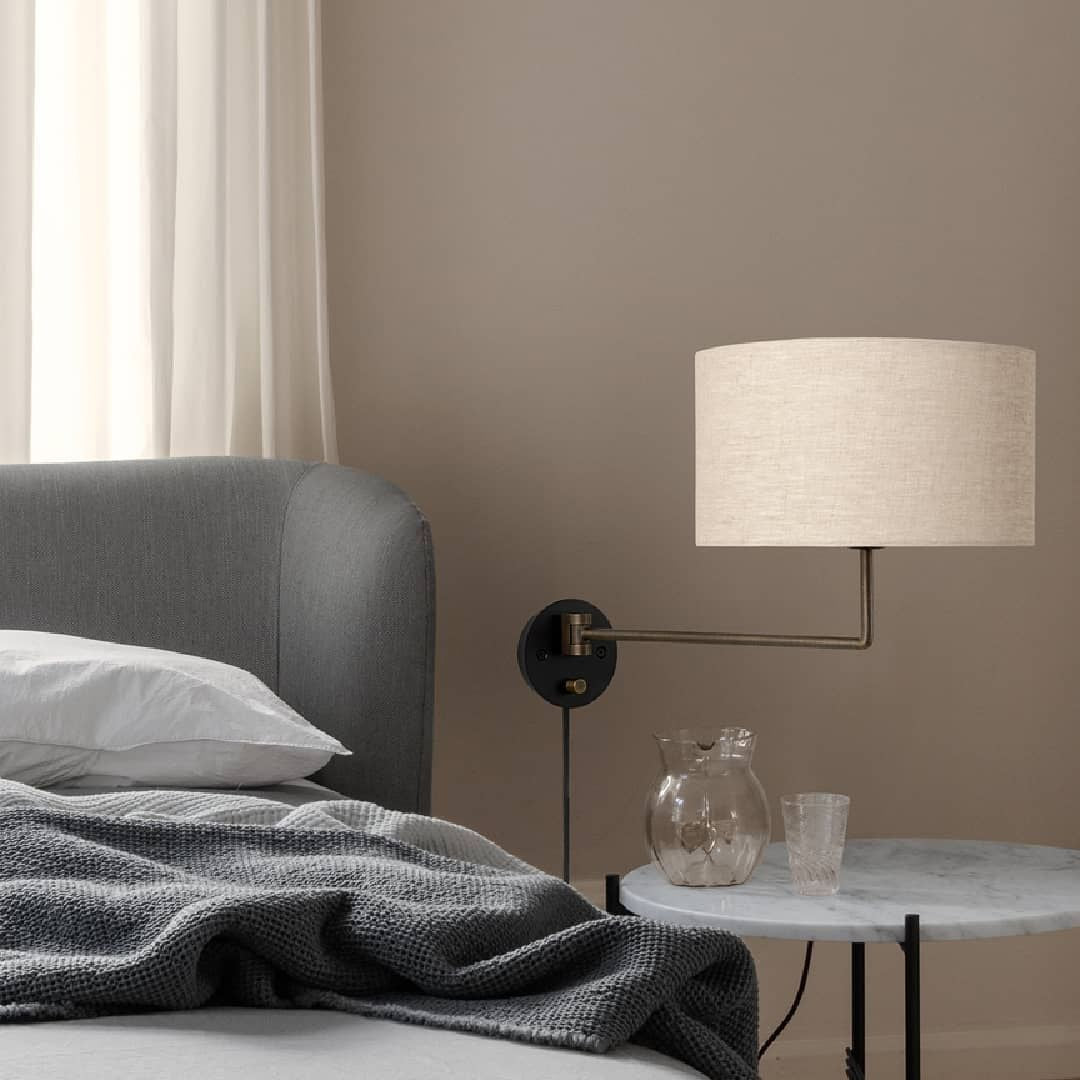 GUBI Gravity Wall Lamp Large, Hvid / Messing