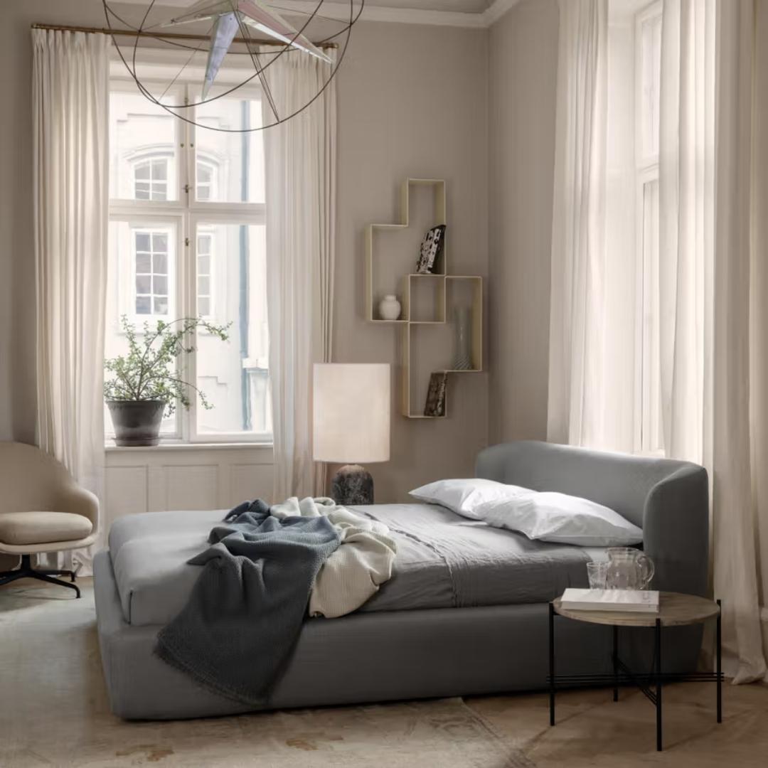 GUBI TS Coffee Table Round Ø55, Sort / Warm Taupe Travertine