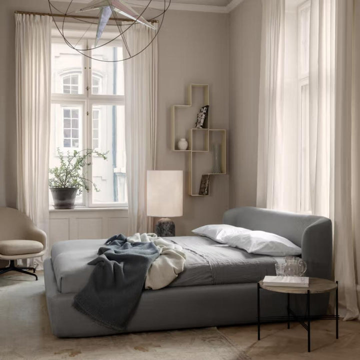 GUBI TS Coffee Table Round Ø55, Sort / Warm Taupe Travertine