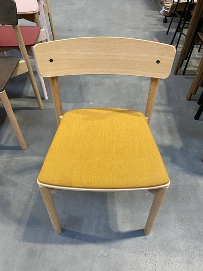 TAKT Cross Chair Stol, Olieret eg / Remix Golden Ochre