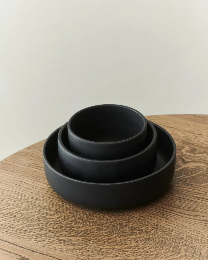 LOUISE ROE Ceramic PISU 12 Tiefer Teller Ø21, Tinten Schwarz