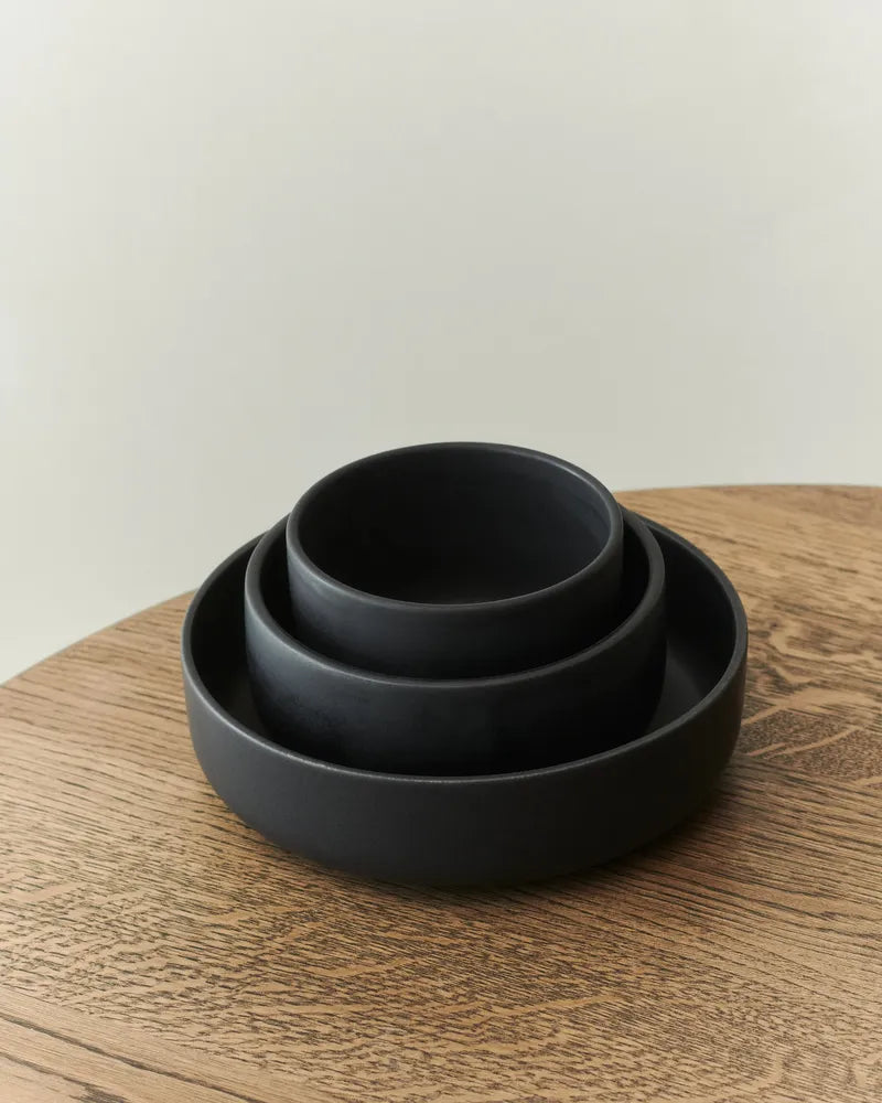 LOUISE ROE Ceramic PISU 12 Dyb Tallerken Ø21, Ink Black