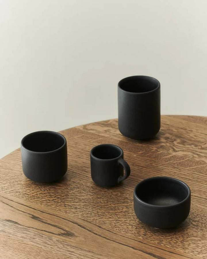 LOUISE ROE Ceramic PISU 17 Espresso Tasse, Tinten Schwarz
