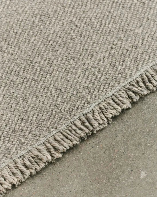LOUISE ROE Found Rug 01 Gulvtæppe 90x180cm - Stone Grey