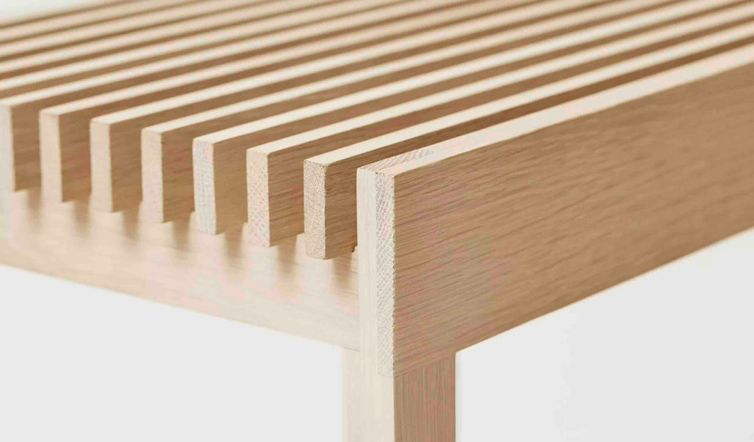 Form & Refine Lightweight Hocker, Weiße Eiche