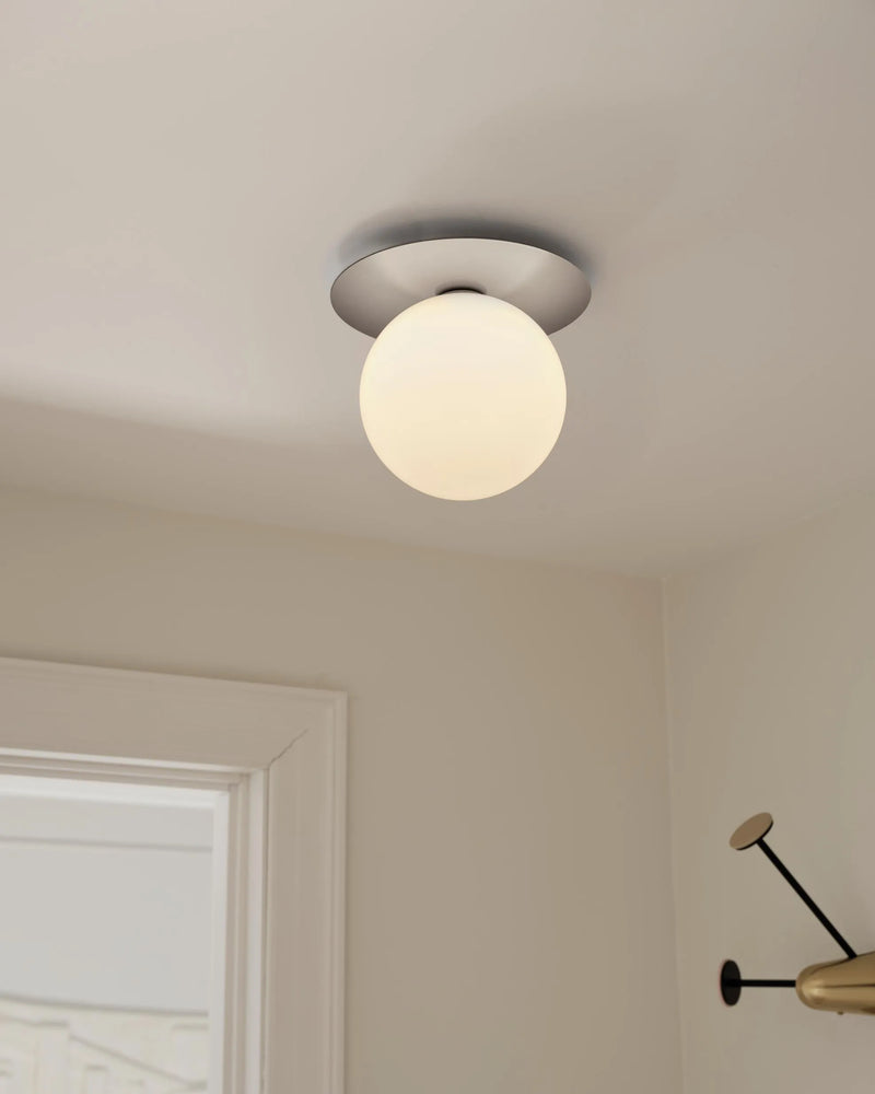 Nuura Liila 1 Large Væg / Loftlampe, Light silver / Opal