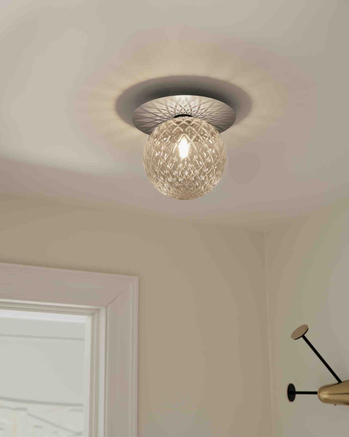 Nuura Liila 1 Medium Wand-/Deckenleuchte, Hellgrau/Optisch klar
