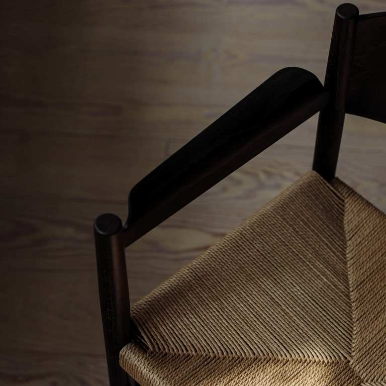 Mater Nestor Stol m. armlæn, Sort / Naturfarvet