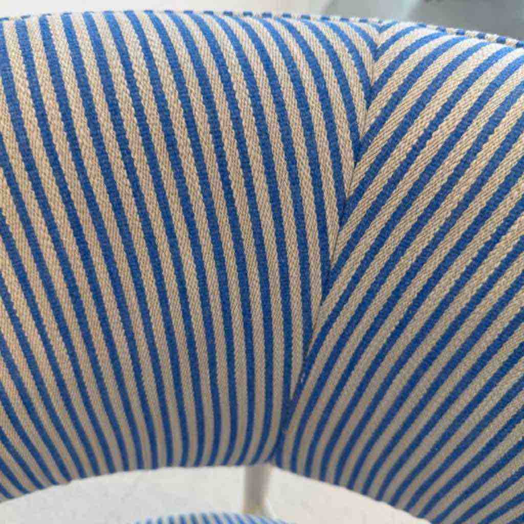 Møbel Copenhagen FONT Outdoor Sessel m. Armlehnen - Gestreift Blau-Weiß/Creme Gestell