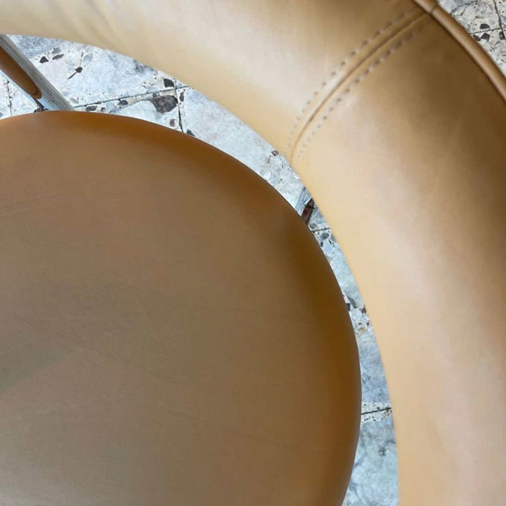 Møbel Copenhagen Font Barstol m. armlæn H75 - Lysebrun Læder/Poleret Stål