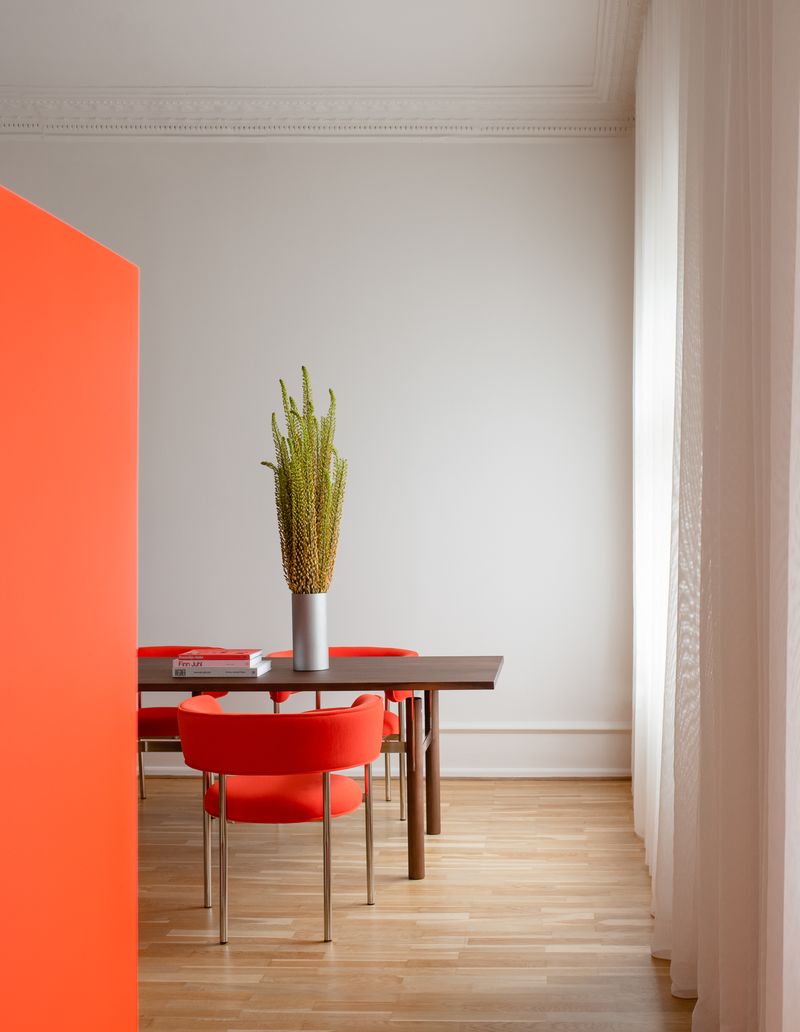 Møbel Copenhagen Font Stol m. armlæn - Orange/Poleret Stål