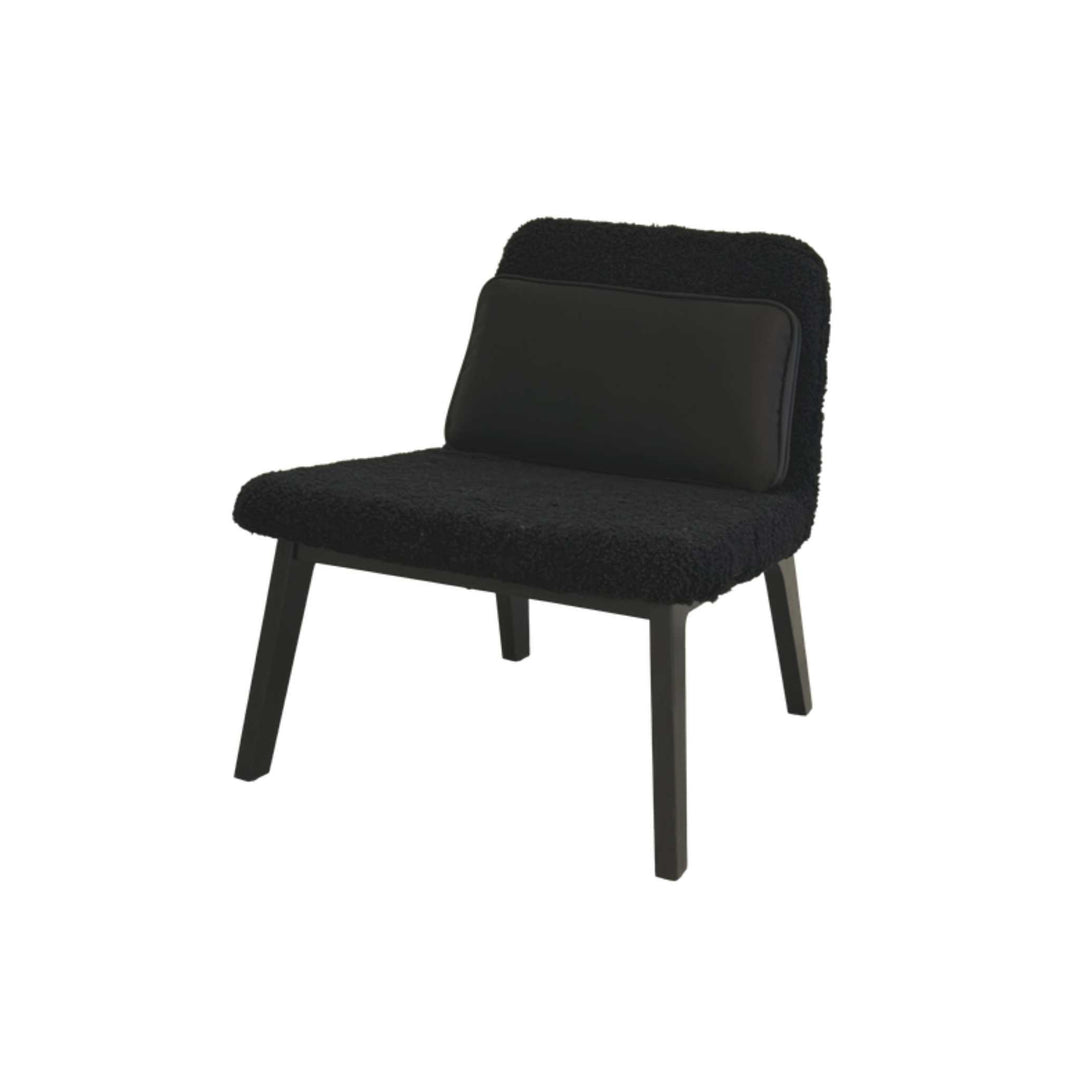 Møbel Copenhagen Lean Lounge Chair - Black Oak/Black Sheepskin