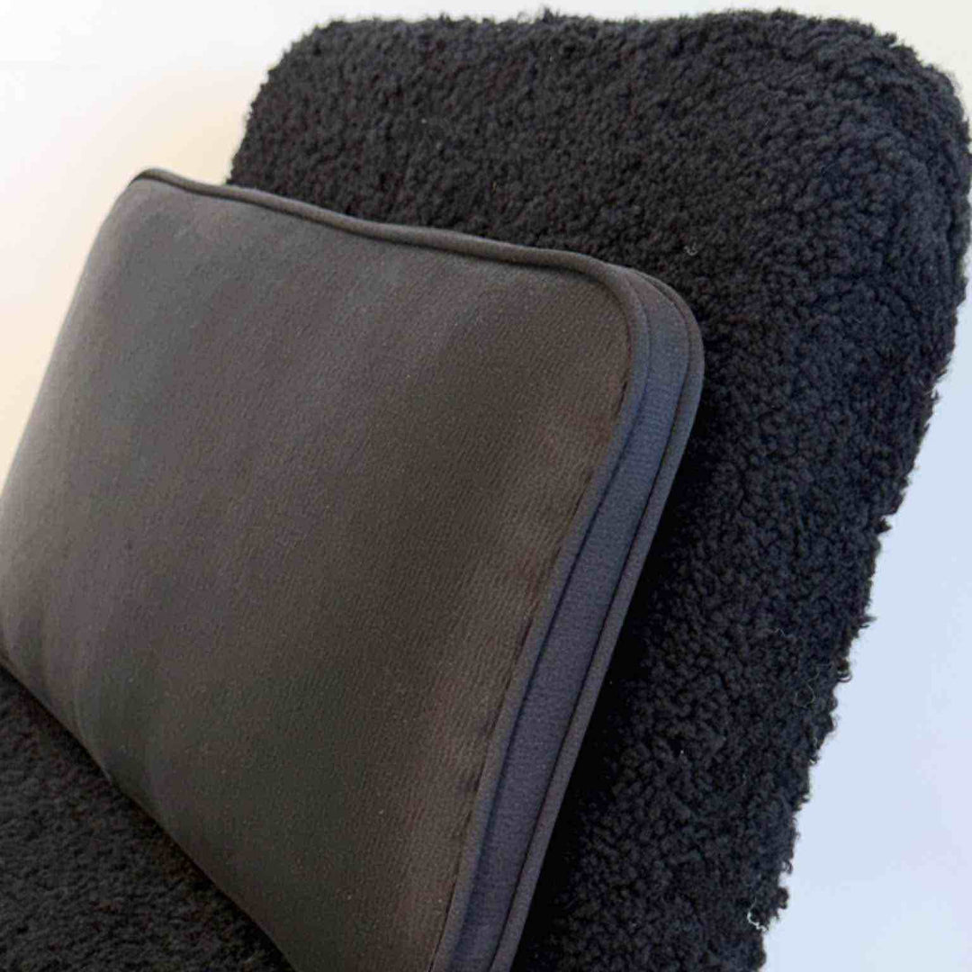 Møbel Copenhagen Lean Lounge Chair - Black Oak/Black Sheepskin