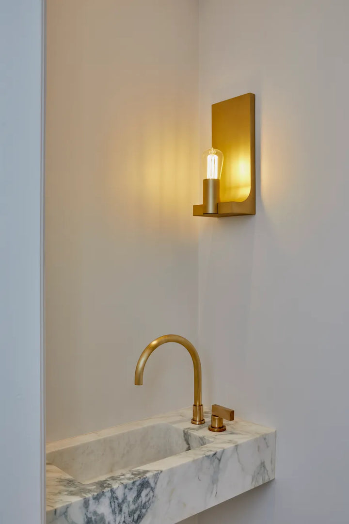 Tekna Walcott Wandlampe, Messing