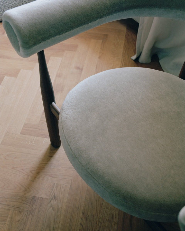 New Works Bukowski Loungestol, Valnød / Beige Mohair