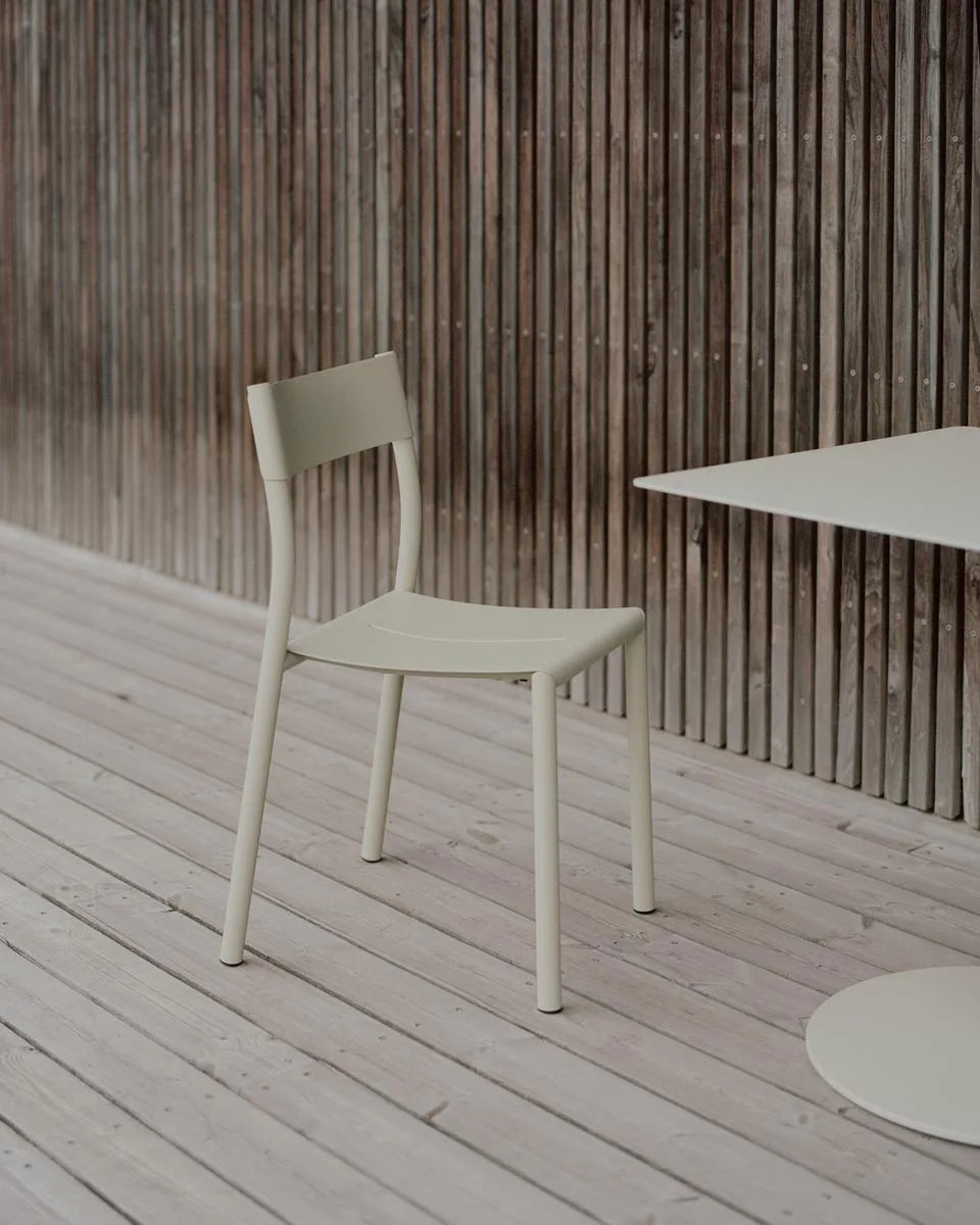 New Works May Chair Gartenstuhl, Hellgrau