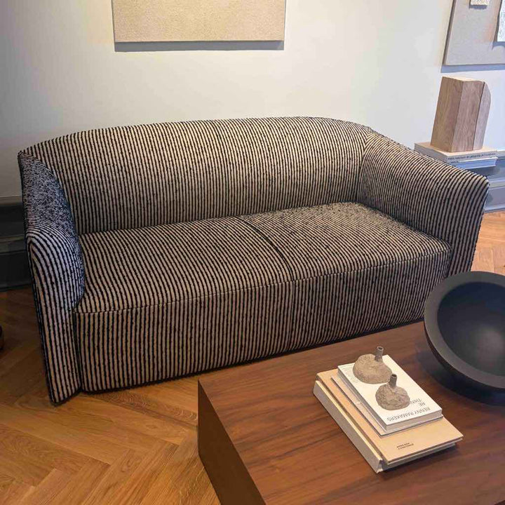 New Works Shore 2-Personen-Sofa Extended Base, gestreifter Bouclé