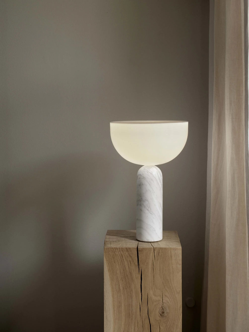 New Works Kizu Tischlampe Large, Weißer Marmor