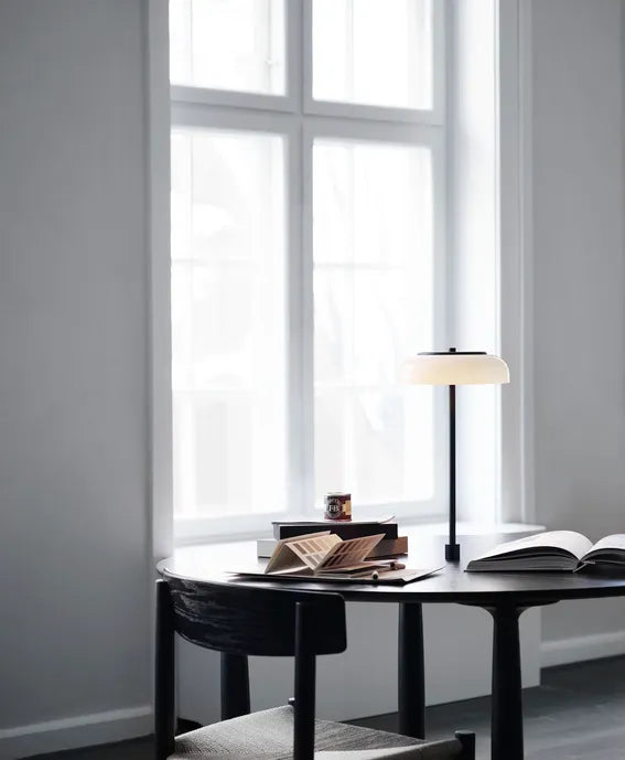 Nuura Blossi In-set Bordlampe, Sort / Opal