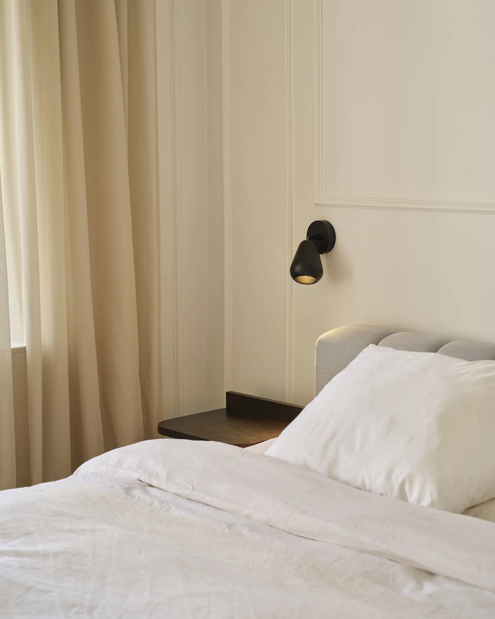 Nuura Anoli Wand-/Deckenleuchte Surface, Schwarz/Schwarz