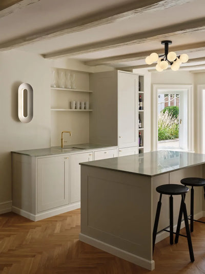 Nuura Apiales 9 Loftlampe, Satin sort / Opal