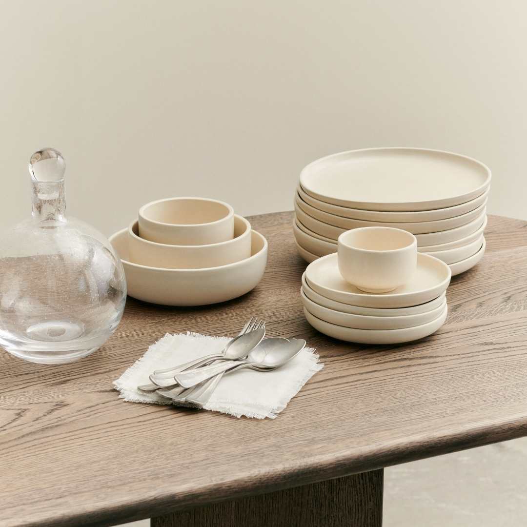 LOUISE ROE Ceramic PISU 08 Tray, Vanilla White