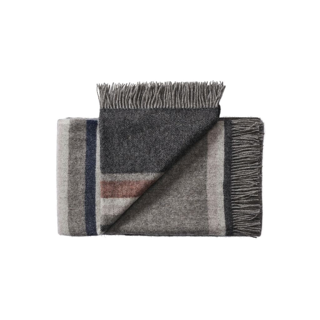 Silkeborg Uldspinderi
シルケボーウルドスピンデリ Alpaca / Wool Throws. Silkeborg Uldspinderi – silkeborg-uld.com