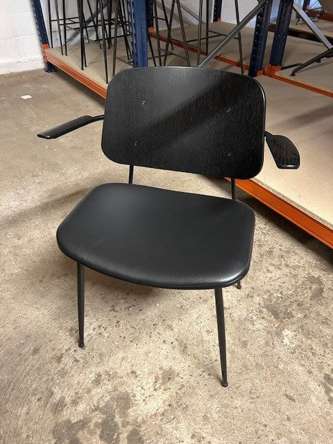 Fredericia Søborg Stol m. armlæn 3070 af Børge Mogensen - Sortlakeret Eg, Sort lædersæde