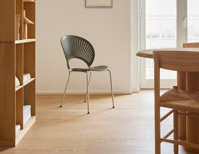 Fredericia Trinidad Stol af Nanna Ditzel - Khaki Green Bøg / Mat Krom