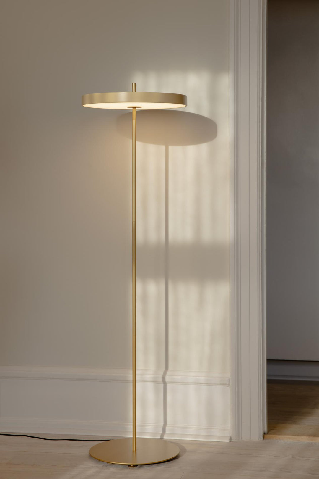 UMAGE Asteria Gulvlampe, Ruby Red