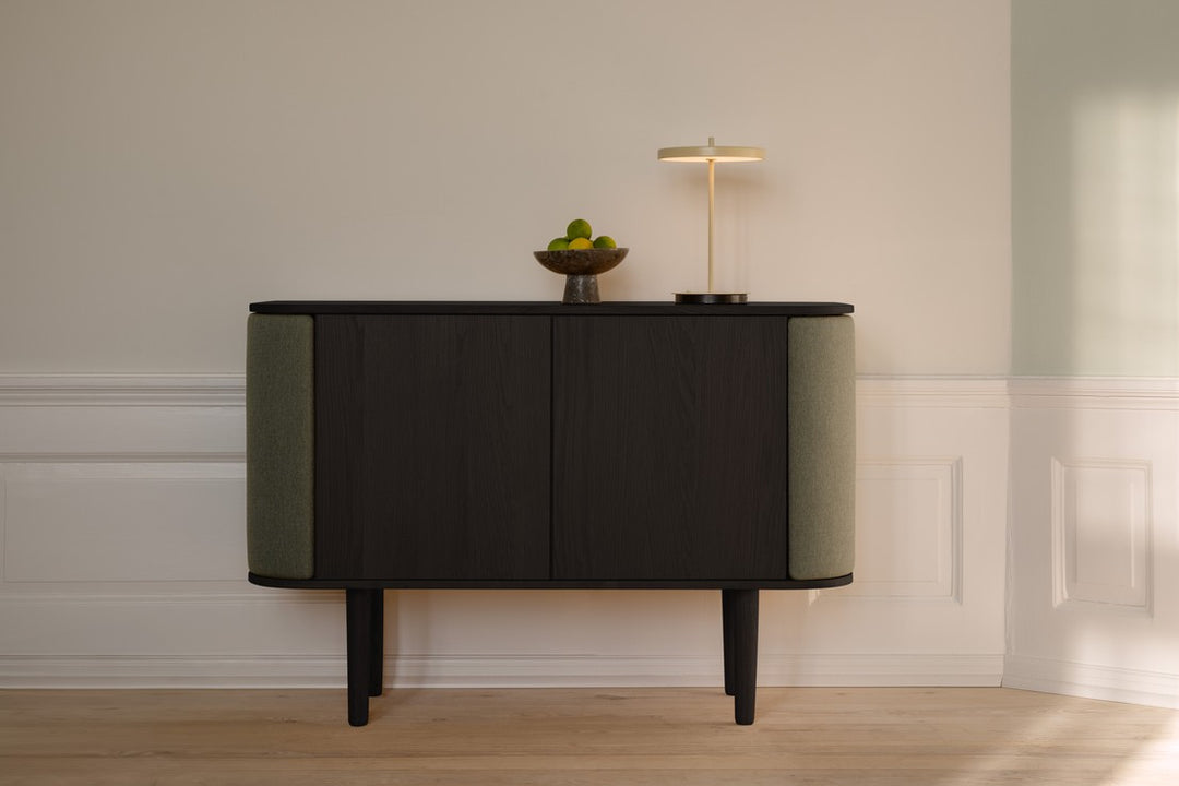 UMAGE Treasures Skab 2-dørs, Sort Eg / Morning Meadows