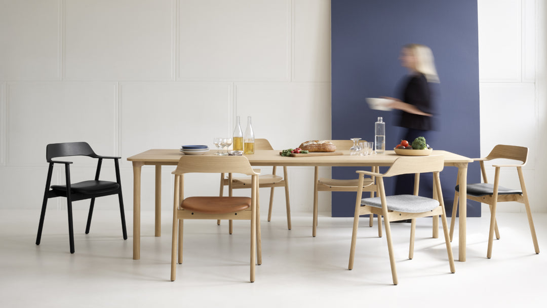 TAKT Bow Chair, sortlakeret eg, grå hallingdal