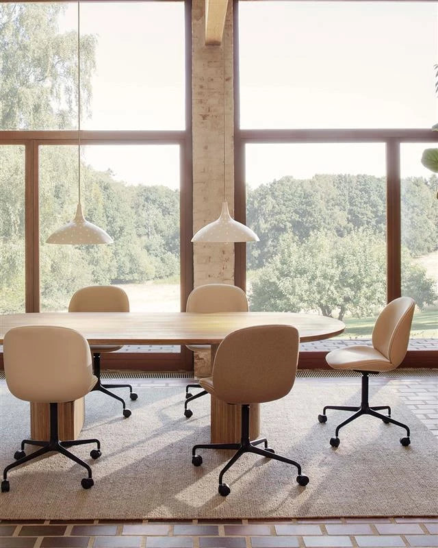 GUBI Beetle Meeting Chair, Sort / Remix 906 / Læder