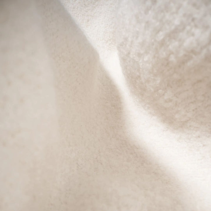 GUBI Revers Lounge Chair, geöltes Walnussholz / Elfenbein / Leder