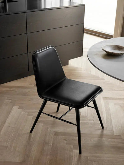 Fredericia Spine Wood Base Spisebordsstol,  Sortlakeret Ask / Sort Læder