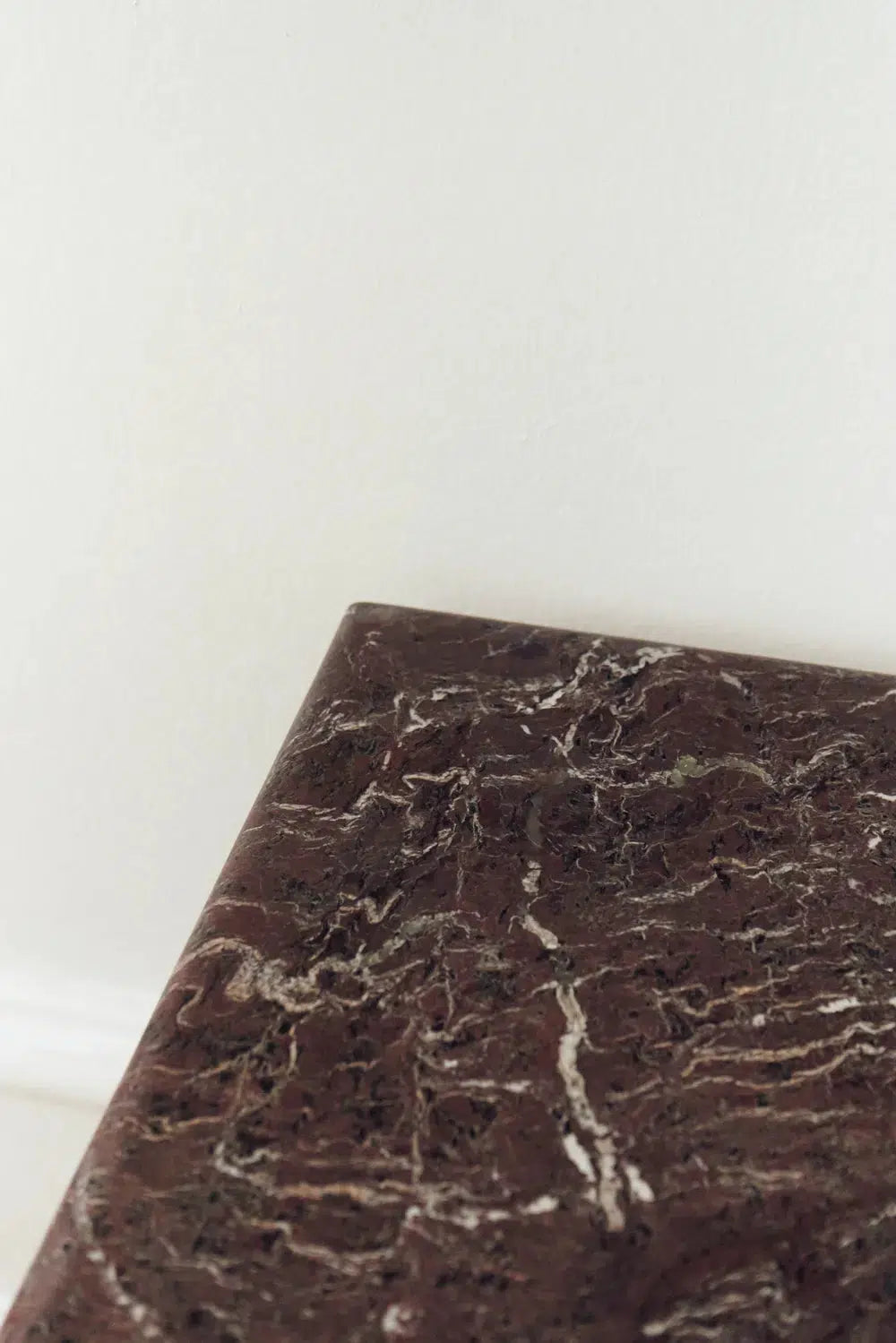 MarmoMarmo Sidebord, Rosso Levanto Marmor