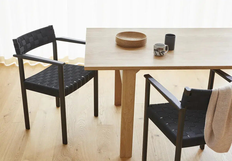 Form & Refine Motif Stol m. armlæn, Sortbejdset Eg