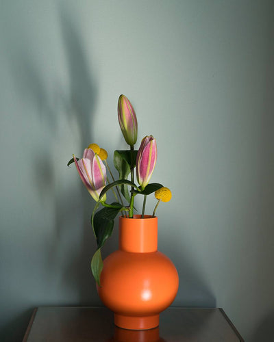 raawii Strøm, Large Vase Vibrant Orange - KEEPR